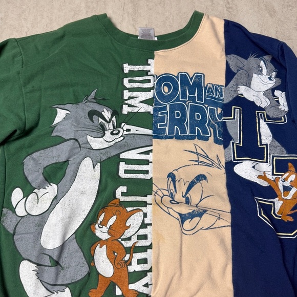 Tom and Jerry Colorblock Sweatshirt graphic Crewneck - Picture 3 of 8